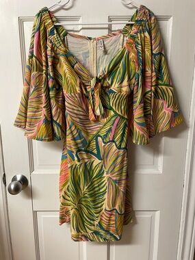 Blue Steel tropical print mini dress featuring flutter sleeves & tie front sz M